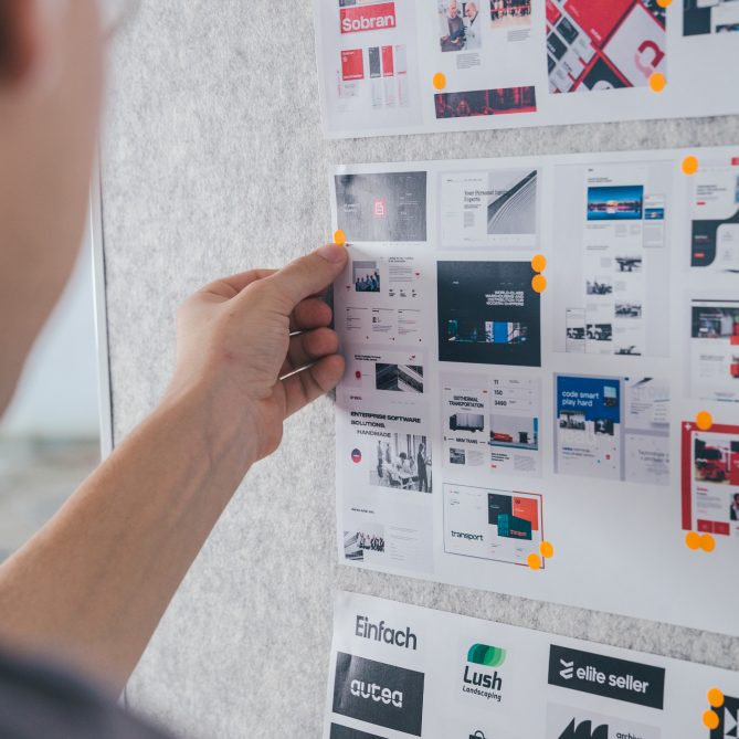 Image of a person putting a post-it on a visual element on a moodboard