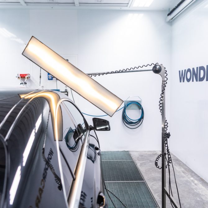 Image of a car being repaired used on the Wondercar website
